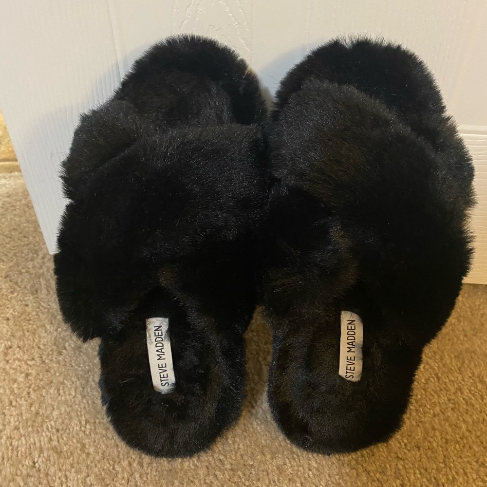 Steve Madden-Fuzzy slippers